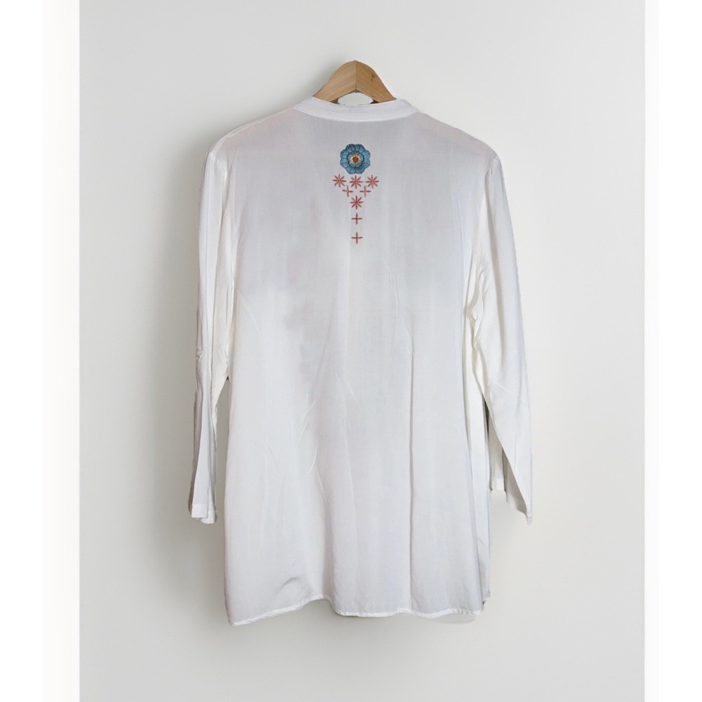 Solitaire Shirt Tunic Size L White Floral Embroidery V-Neck 1/2 Button 3/4 Slv - Picture 4 of 8